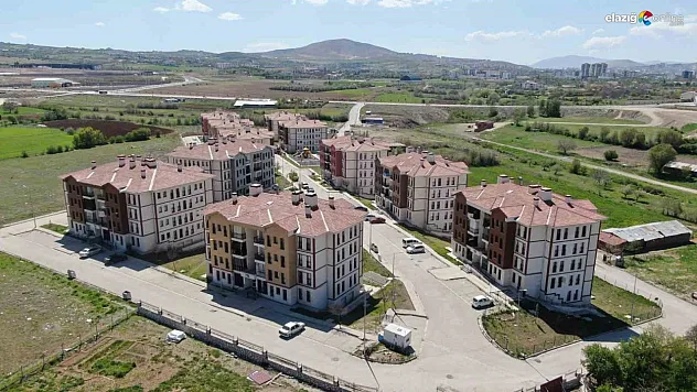Elazığ'da Deprem Konutları Üzerinden Vurgun! Muhtardan Vicdan Çağrısı!