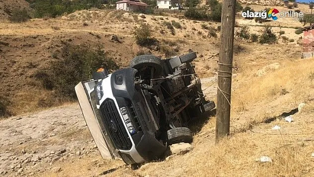 Devrilen transiti iple direğe bağladılar