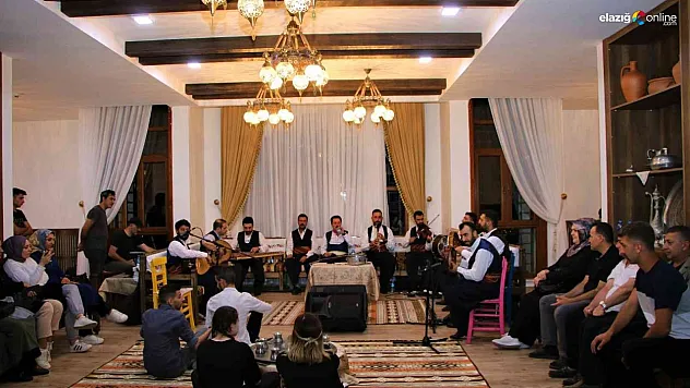 Birbirinden farklı türkülerin seslendirildiği Kürsübaşı'na yoğun ilgi