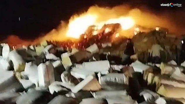 Diyarbakır'da preslenmiş 102 ton saman yandı