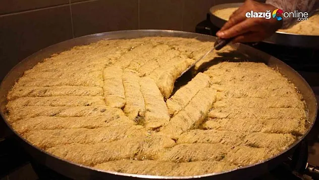 Diyarbakır'da tatlıcılar siparişleri yetiştirmek için üç vardiyaya geçti