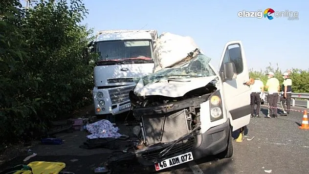 Düğün Yolunda Korkunç Kaza 3 Ölü, 10 Yaralı