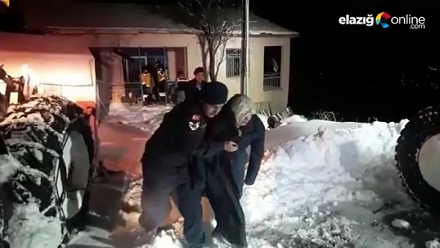 Ekipler zehirlenen yaşlı çift için seferber oldu