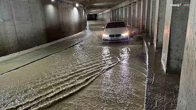 Elazığ'a şiddetli yağış: Rögarlar taştı, alt geçitleri su bastı