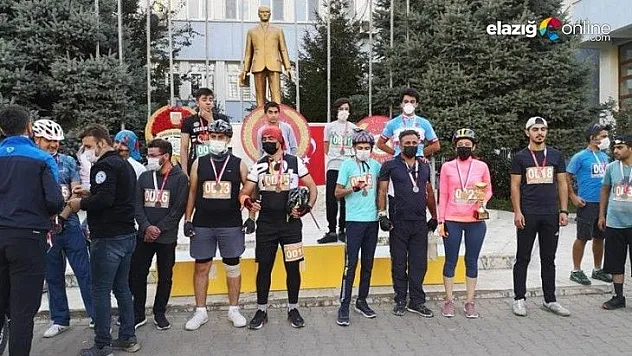 Elazığ Bisiklet Spor Kulübü Bingöl'den Kupalarla Döndü