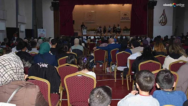 'Güler misin Ağlar mısın' Elazığ'da Sahnelendi! Gençlerden Muhteşem Performans!