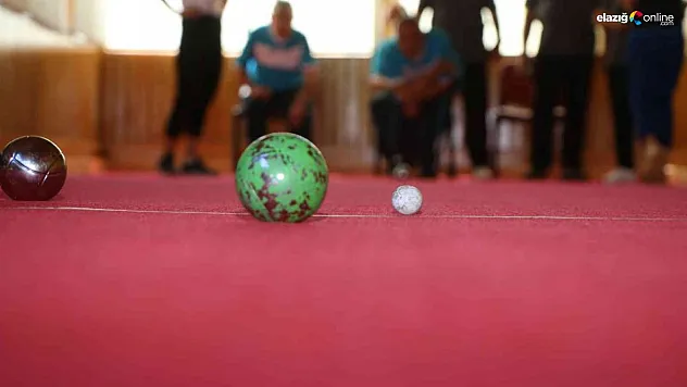 60 yaş üstü 'Yetişkin Gençler Bocce Ligi' sürüyor
