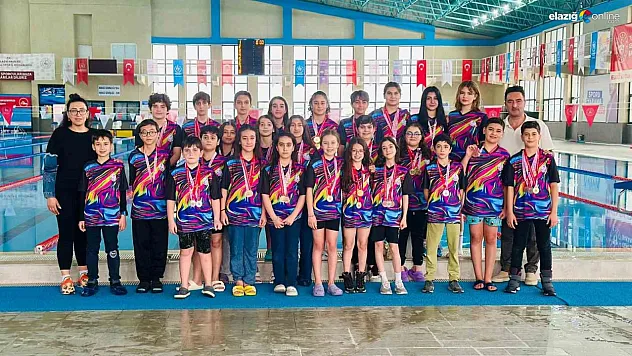 Paletli Yüzme İl Şampiyonası Elazığ'da Nefesleri Kesti! Minikler Damga Vurdu!