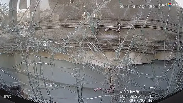 Otobüsü ile pikabın çarpışma anı kameralarda