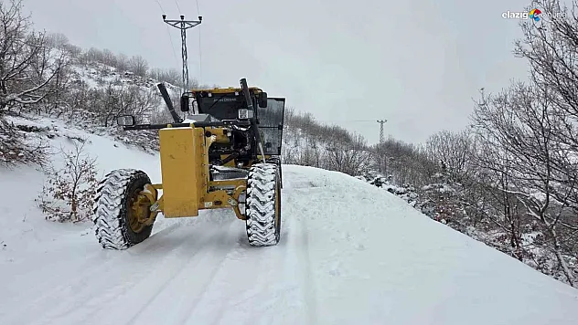 Kar ve tipiye rağmen durmak yok: Elazığ'ın kırsalında greyder sesleri yükseliyor
