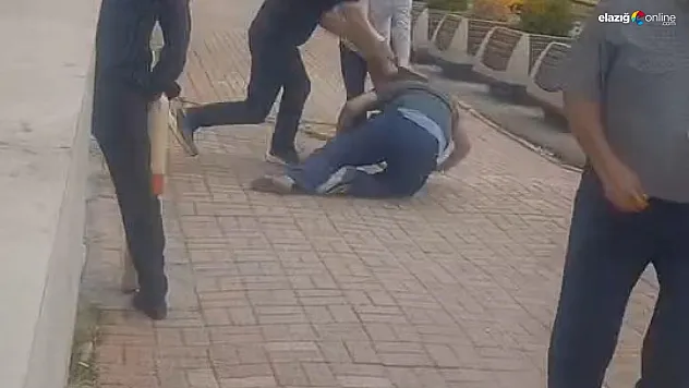 Elazığ Adliye Binası Önünde Kavga! O Anlar Cep Telefonuyla Görüntülendi!