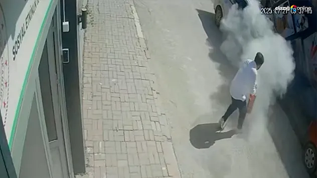 Elazığ'da Yangın Paniği: Park Halindeki Otomobilde Alevler Yükseldi!