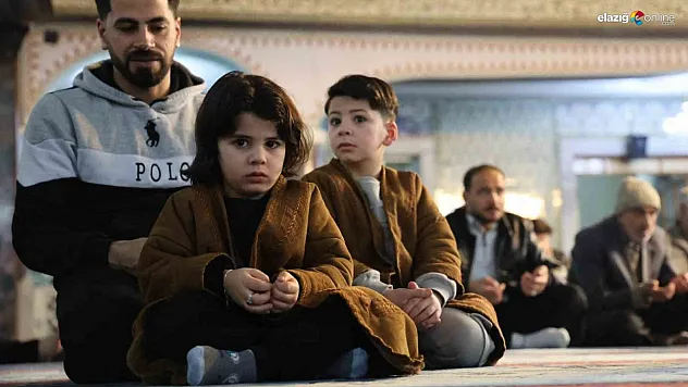 Elazığ'da Bayram Namazı Coşkusu! Camiler Dolup Taştı!