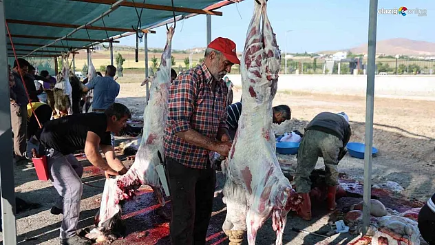 Kurbanlarını Kestiler, Bayramlaşmaya Gittiler: Elazığ'da Bayram Coşkusu!