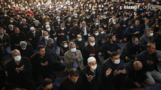 Elazığ'da Berat Kandili dualarla idrak edildi