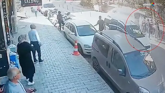 Elazığ Yeni Mahalle'de Yol Kesme ve Darp Olayı Kamerada!