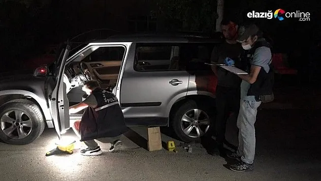 Elazığ'da bir kişi aracından inerken vuruldu