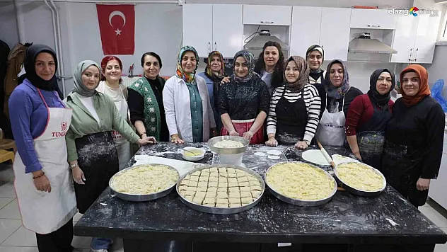 Elazığ'da Kadınlar Aşçılık Kurslarıyla Hem Öğreniyor Hem Bayrama Hazırlanıyor!