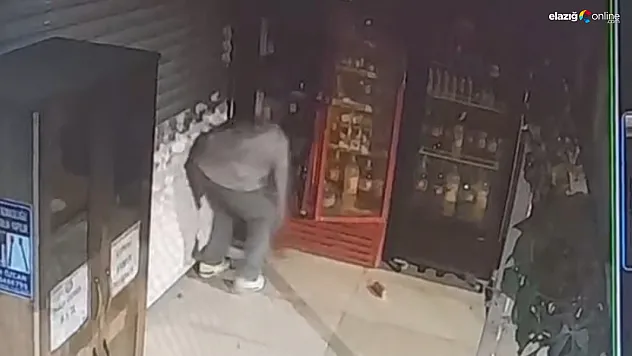 Dolabı Kırıp İçecek Çaldı: Güvenlik Kamerasına Yakalandı!