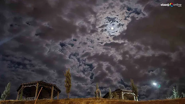 Elazığ Semalarında Görsel Ziyafet! Vatandaşlar Hayran Kaldı!