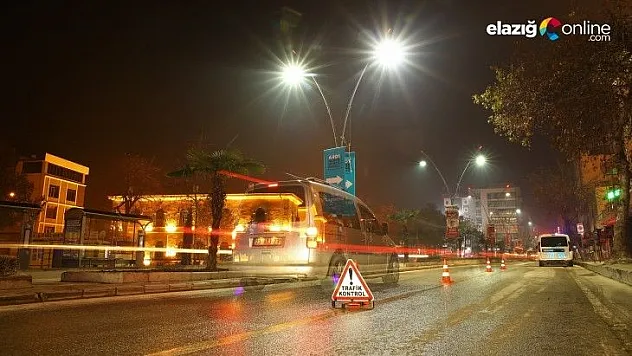 Elazığ'da cadde ve sokaklar sessizliğe büründü