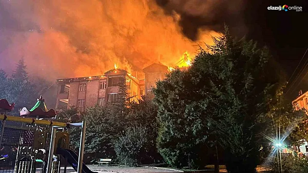 Elazığ'da çatı yangını 3 saatte söndürüldü