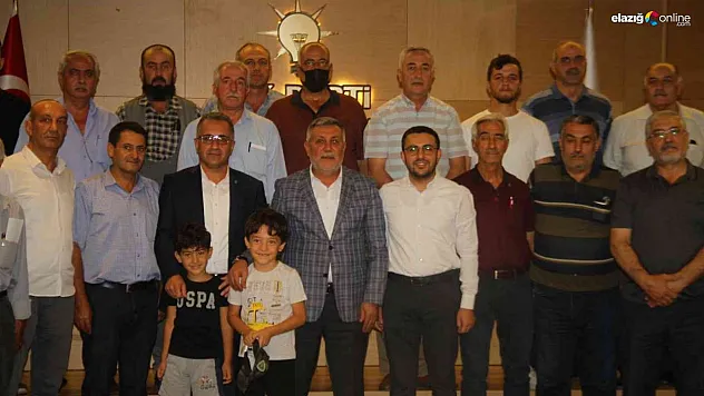 50 kişilik CHP'li heyet, partilerinden istifa ederek AK Parti'ye geçti