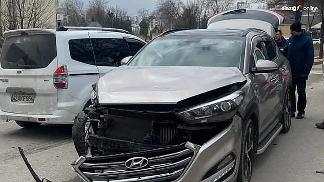 Ataşehir Mahallesi'nde kaza! Cip ile pikap çarpıştı