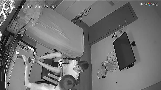 Kuzenlerin depremle imtihanı: Biri yerinden fırladı, diğeri istifini bozmadı