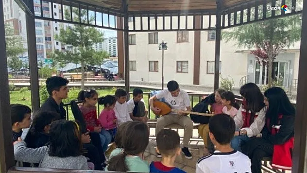 Elazığ'daki depremzede çocuklara yönelik etkinlik