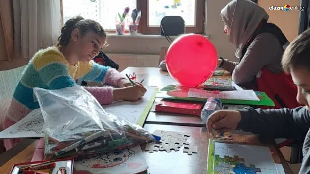 Elazığ'da depremzede çocuklara yönelik etkinlikler sürüyor