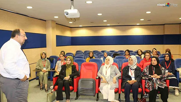 Elazığ'da Ebeler Bilinçli Anneler Yetiştirmek için Bir Araya Geldi