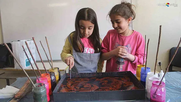 Çocukların ebru mutluluğu