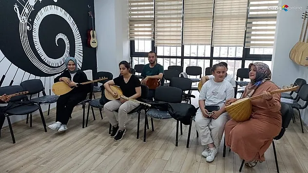 Müziğe gönül verenler, kurslarda buluşuyor