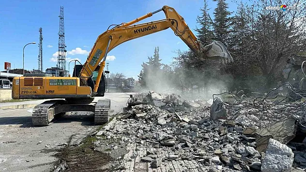 Eski otobüs terminalinde yıkım başladı