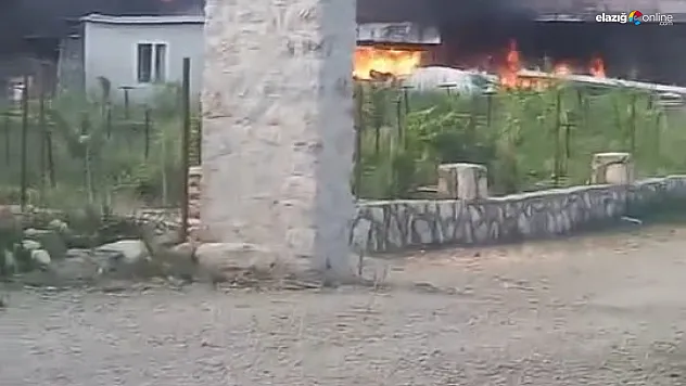 Sivrice'de Korkutan Yangın: Müstakil Ev Alevlere Teslim Oldu!