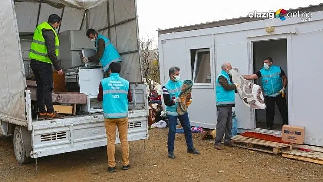 Elazığ'da evi yanan yaşlı çifte destek