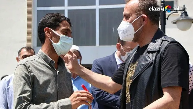 Elazığ'da evleri yanan aileler, yeni evlerine kavuştu