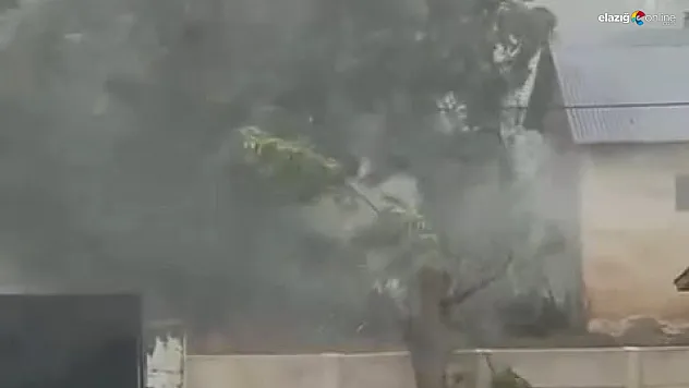 Elazığ'ın Kuyulu Köyünde şiddetli fırtına! Yaşam felç oldu