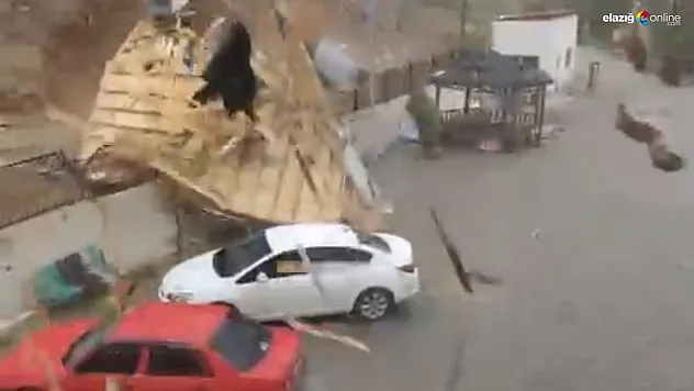 Elazığ Alacakaya'da Fırtına Dehşeti: Çatı Uçtu, Araçların Yanına Düşen Parçalar Panik Yarattı!