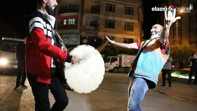 Geleneksel 23.sahur halayı'nın tadını temizlik görevlileri çıkardı