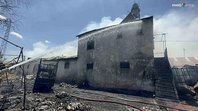 Ev, depo ve bir araç kül oldu!