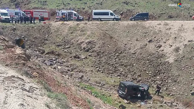 Elazığ'da Trafik Kazası Korkuttu: Şarampole Yuvarlanan Araçta 5 Yaralı!