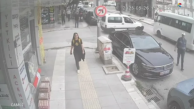 Elazığ'da Araçlar Çarpıştı! Kaza Anı Kameraya Yansıdı!