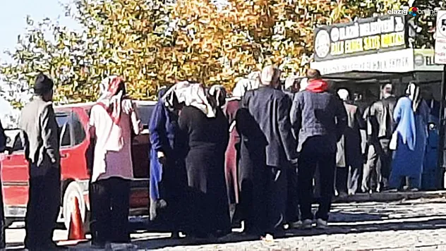 Elazığ'da Halk Ekmek Kuyruğu: Vatandaştan 7 TL'lik Ekmeğe Yoğun İlgi!