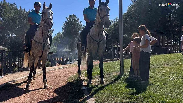 Elazığ'ın Tarihi Harput ve Cip Mesire Alanında Atlı Jandarma Dönemi!