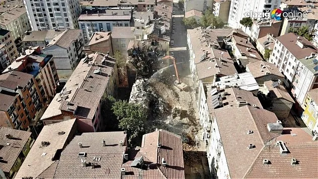 Elazığ'da Hasarlı 3600 Bina Yıkıldı