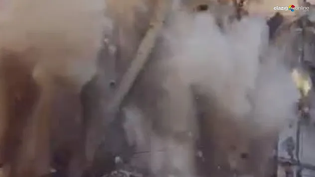 Hasarlı binaların yıkımları sürüyor