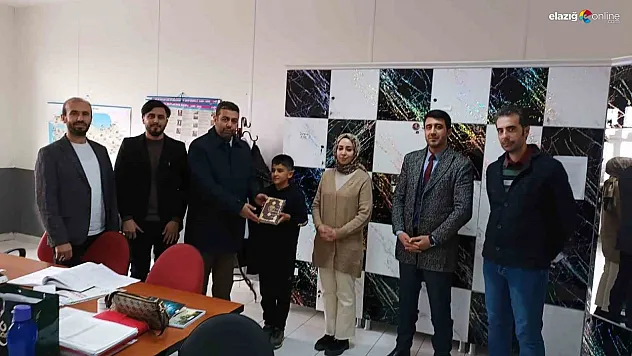 Elazığ'da Eğitime Manevi Dokunuş: Öğrencilere Kur'an-ı Kerim Hediyesi