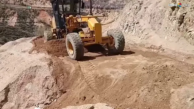 İl Özel İdaresi Alarmda: Elazığ'da Heyelan Sonrası Yollar Onarılıyor!